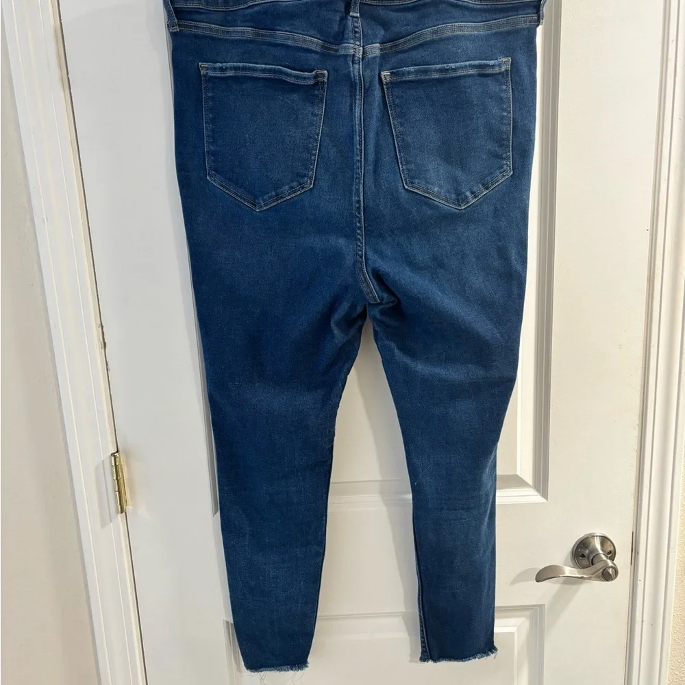 Old Navy Women's 360• Stretch Extra High Rise Rockstar Super Skinny Raw Hem Jean - Picture 6 of 7